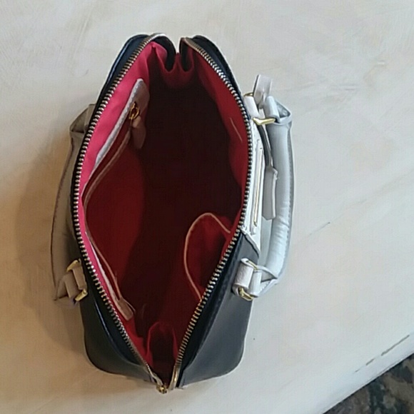 Adrienne Vittadini Bag - Picture 2 of 3